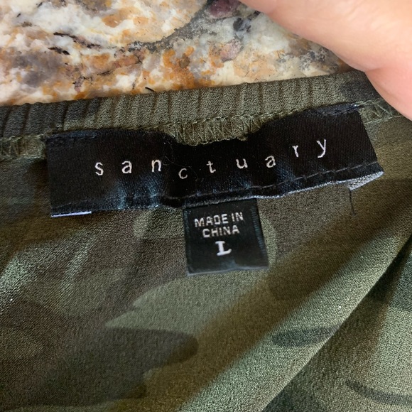 Sanctuary SZ LG cropped camouflage blouse with ruffles. Preowned but like new - Picture 6 of 6